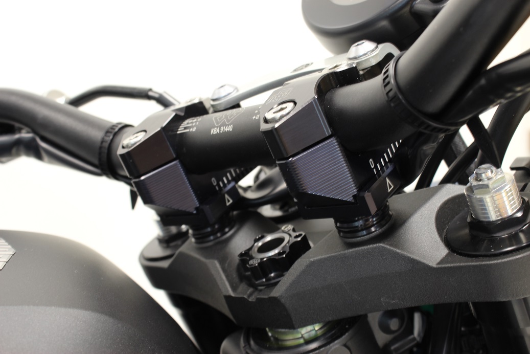 2DGT verstellbare Lenkerböcke schwarz