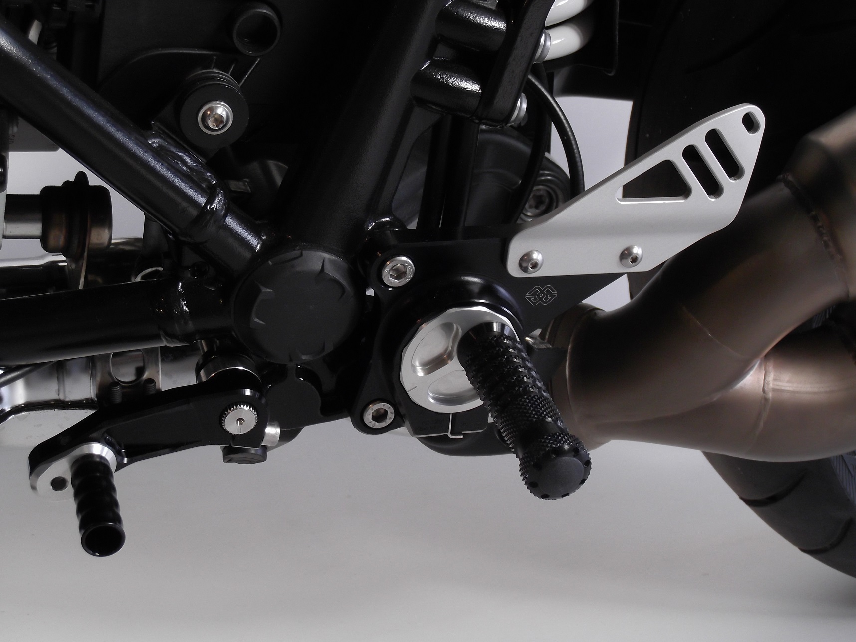 Fußrastenanlage RCT10GT schwarz-silber