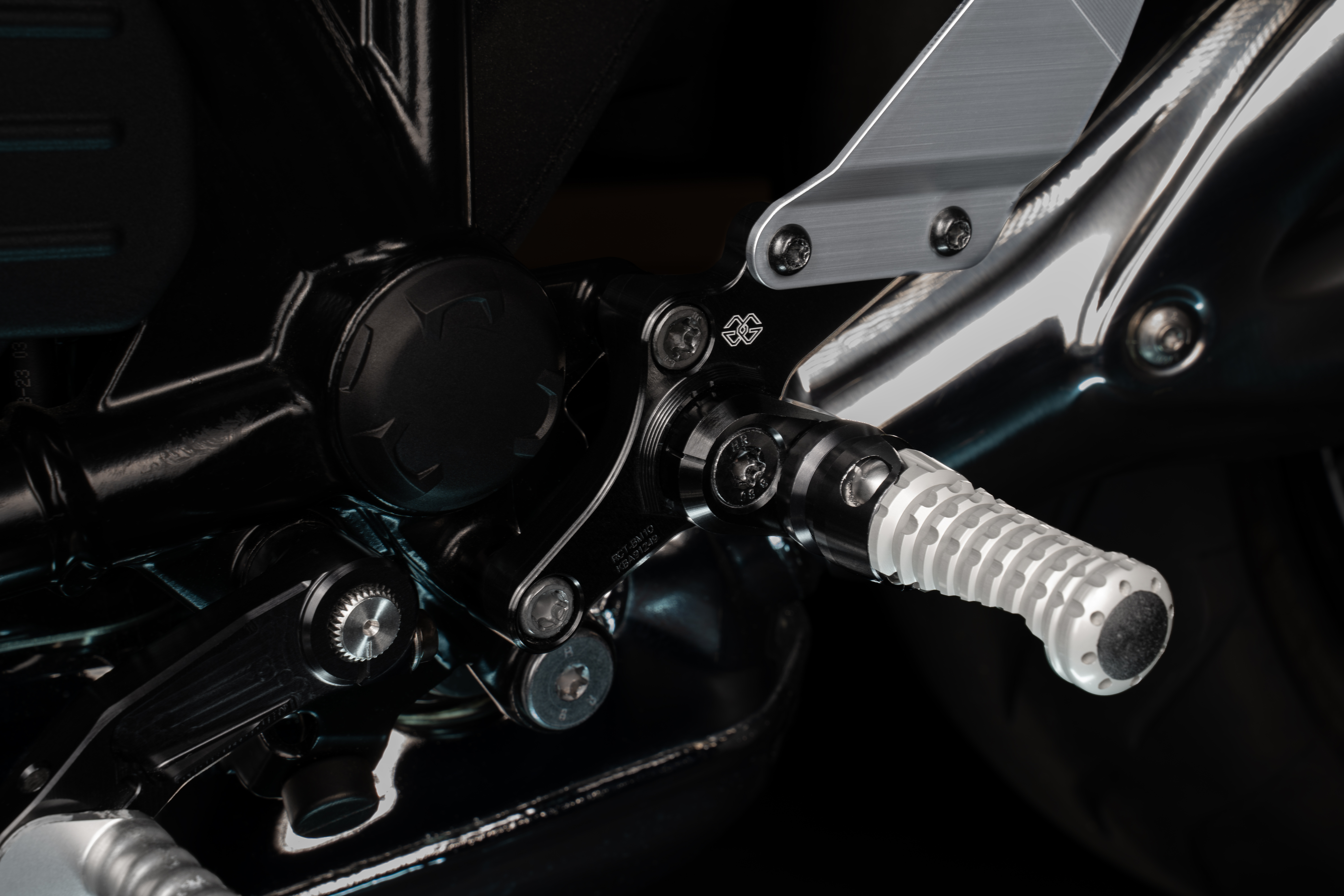 Fußrastenanlage RCT10GT BM10 schwarz-silber